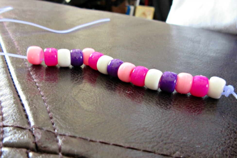make a necklace activities for toddlers