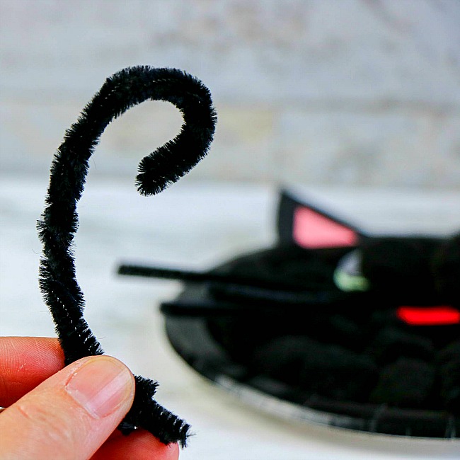 black cat pom pom paper plate craft for kids