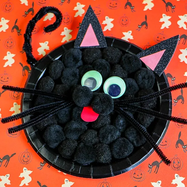 Black Cat Pom Pom Paper Plate 15.jpg