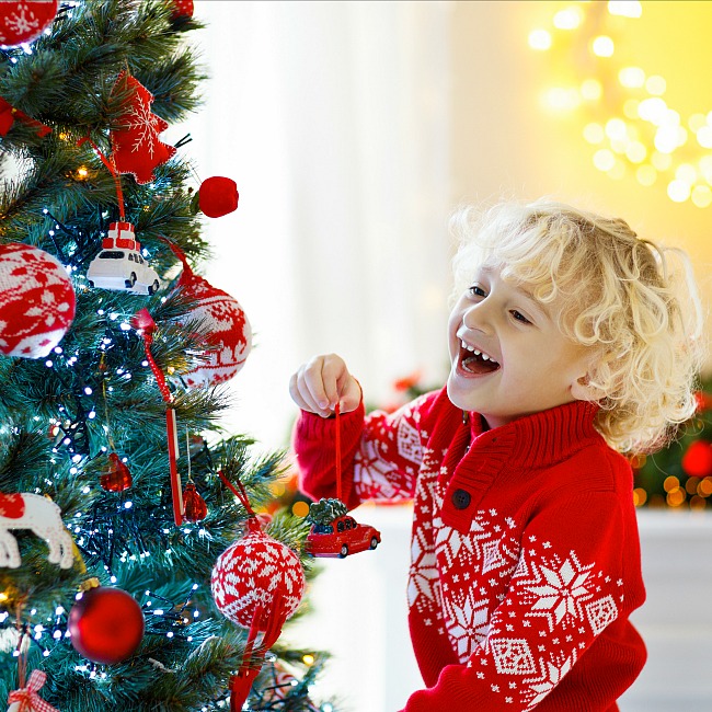 kids can help decorate for christmas
