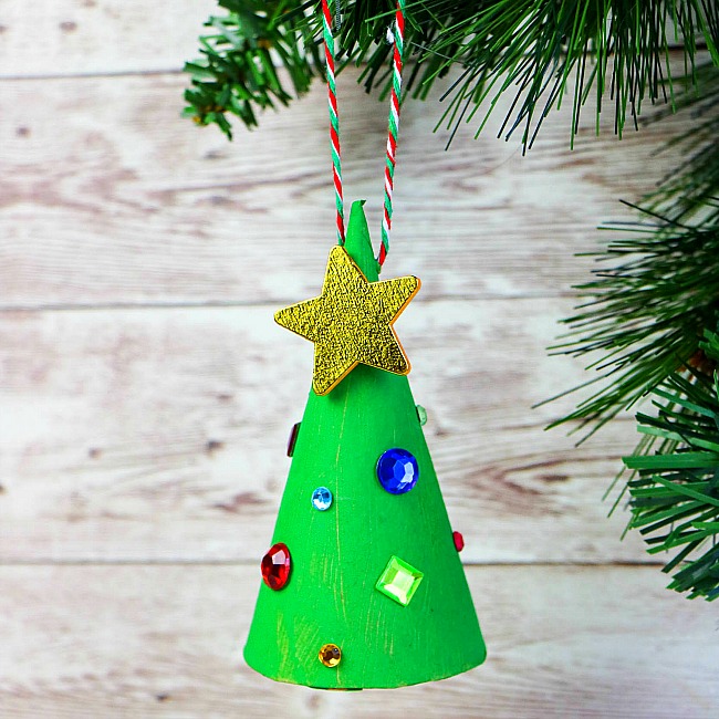 super-easy-christmas-tree-cone-ornament-craft-for-kids-sunshine-whispers