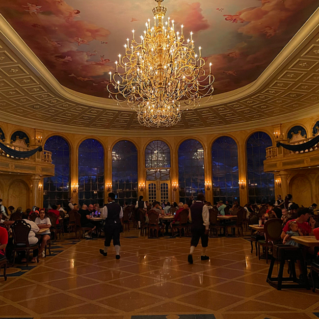 How to Score Disney Dining Reservations At The Last Minute (even the popular ones!)