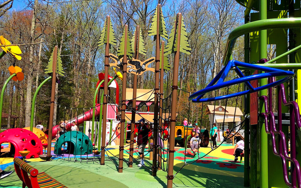 wizard of oz playground climbing features
