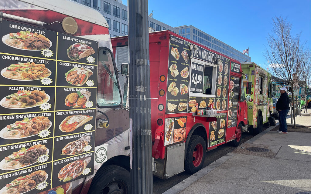 where to eat on the national mall food trucks dc