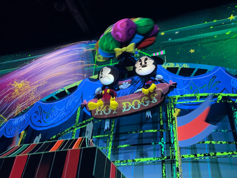 Disney Rope Drop Charge Rope Drop Disney World: How to Do It Right and Beat the Crowds ...